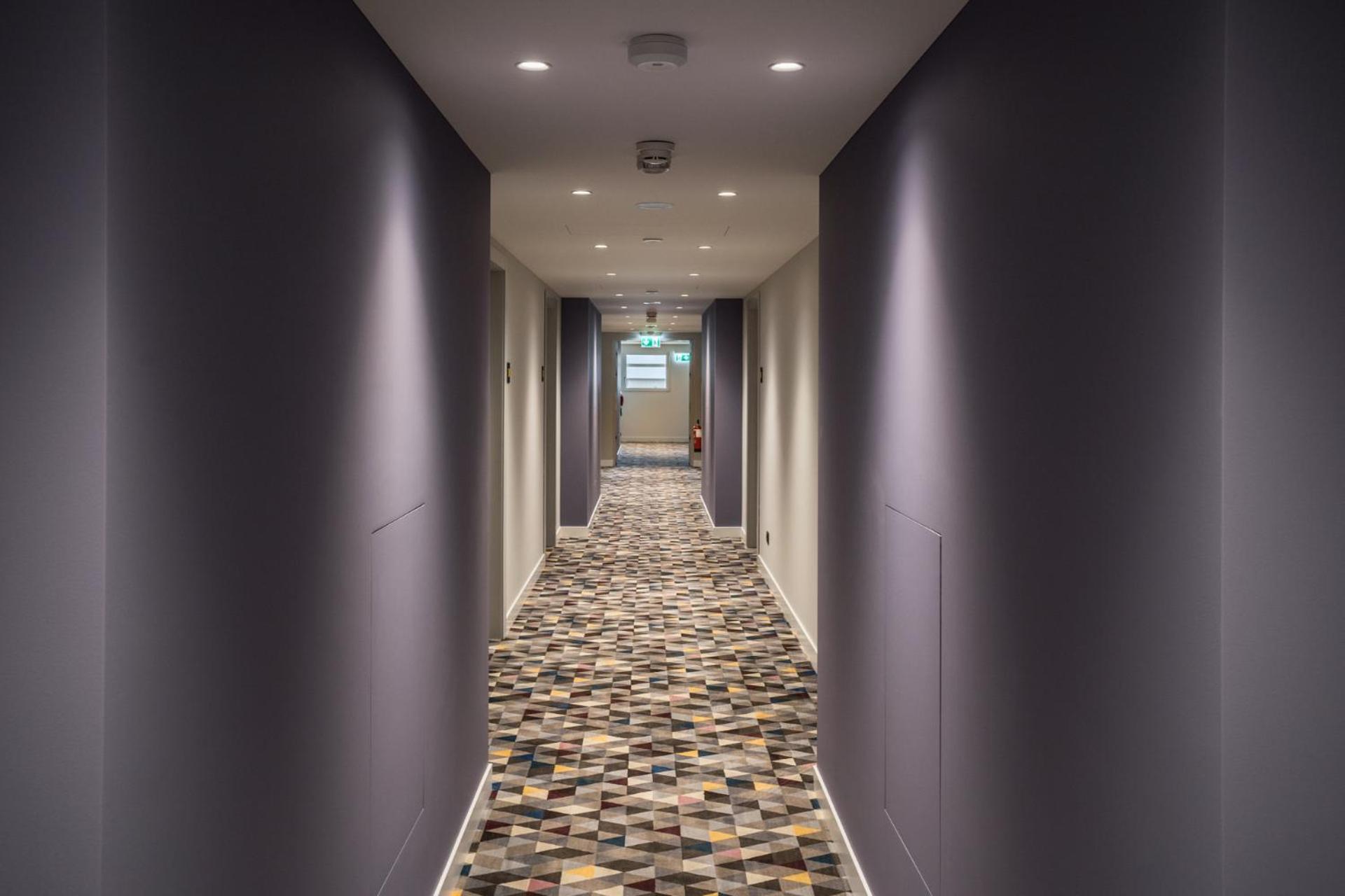 Отель Hampton By Hilton Locarno Лозон Экстерьер фото
