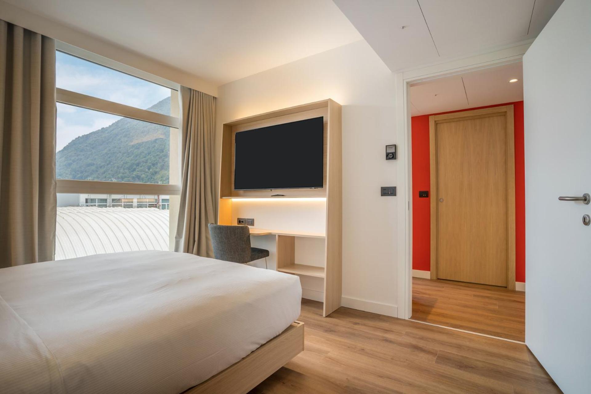 Отель Hampton By Hilton Locarno Лозон Экстерьер фото