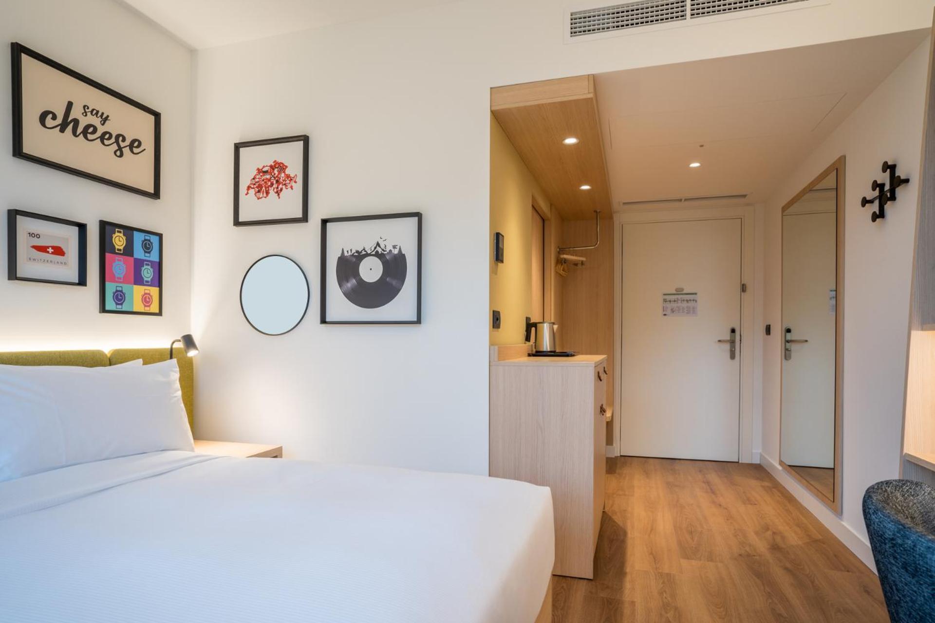 Отель Hampton By Hilton Locarno Лозон Экстерьер фото
