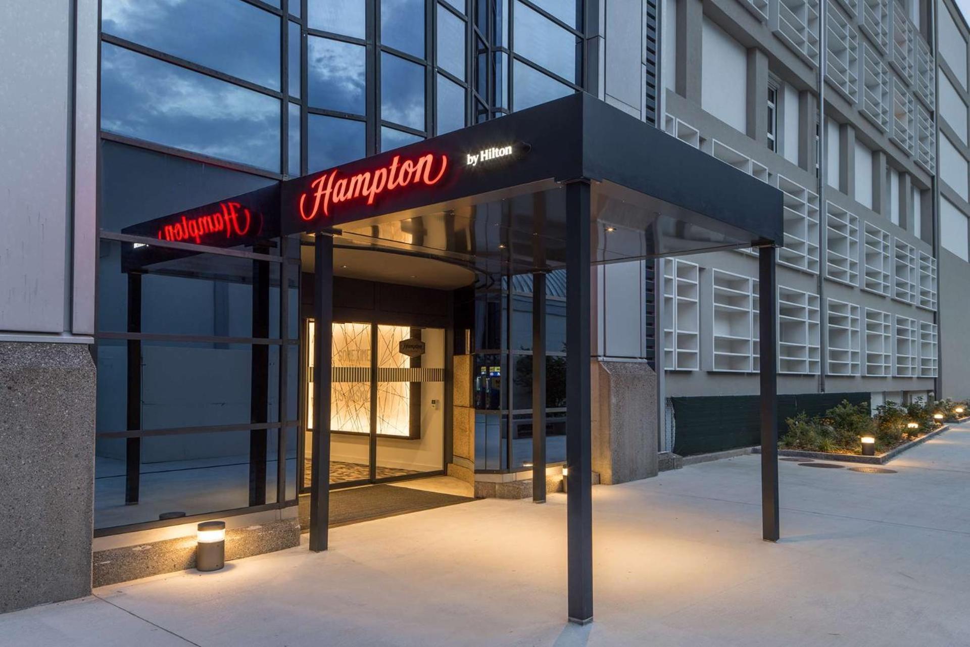 Отель Hampton By Hilton Locarno Лозон Экстерьер фото