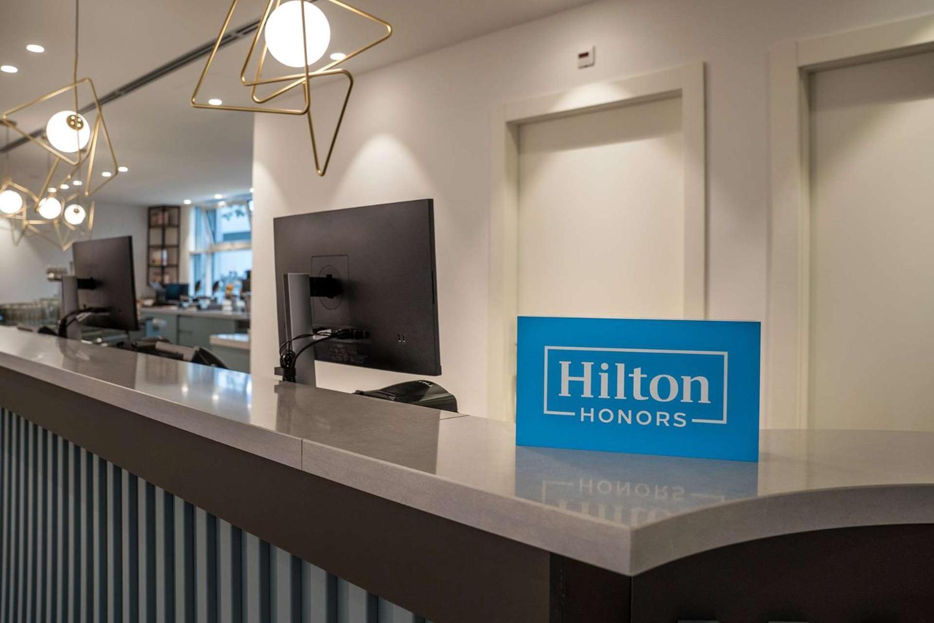 Отель Hampton By Hilton Locarno Лозон Экстерьер фото